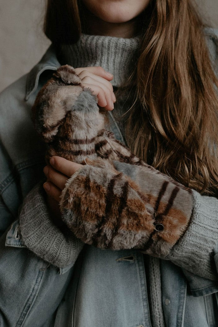 Stocking Stuffer :: Hit the Slopes Plaid Fur Mittens