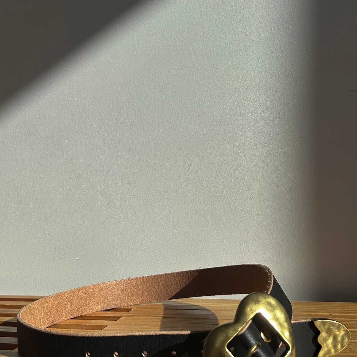 Distressed Vintage Leather belt w. Antique Heart Buckle Rsleepd Retro Pattern Heart Belt, Fashion Printing With  main image 2