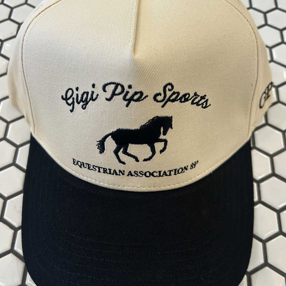 GIGI PIP Sports Trucker