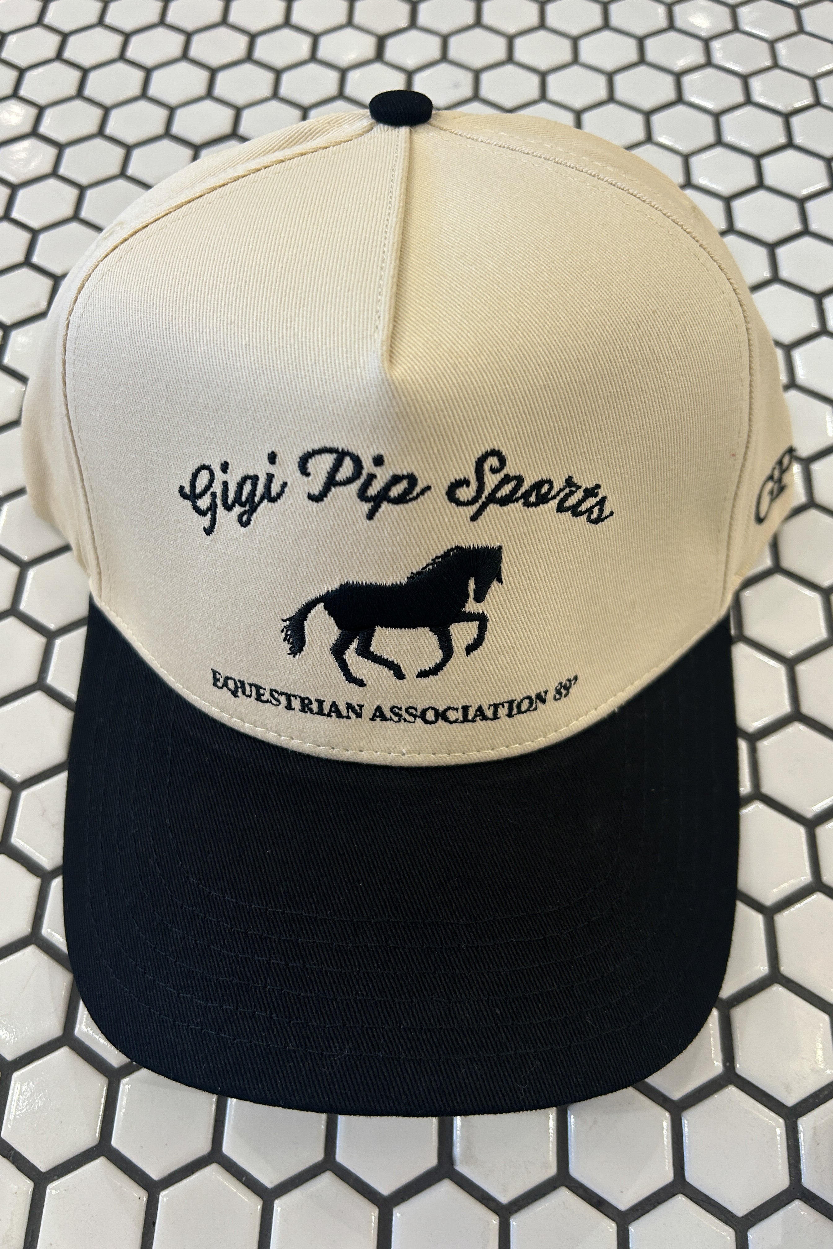 GIGI PIP Sports Trucker